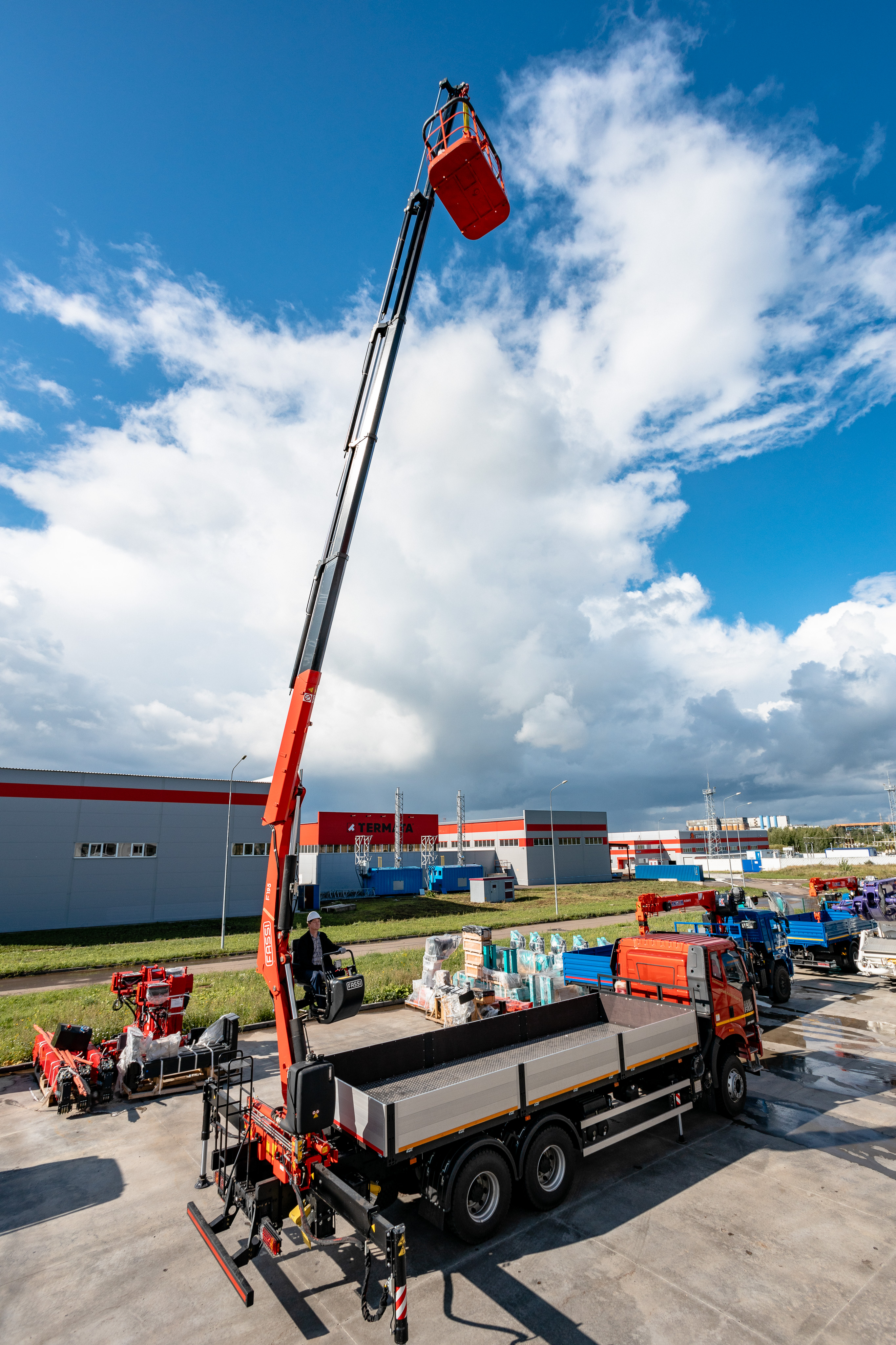 FAW (6х4) J6 CA3250 с КМУ FASSI F215A.0.25 на задний свес / за кабину / по запросу