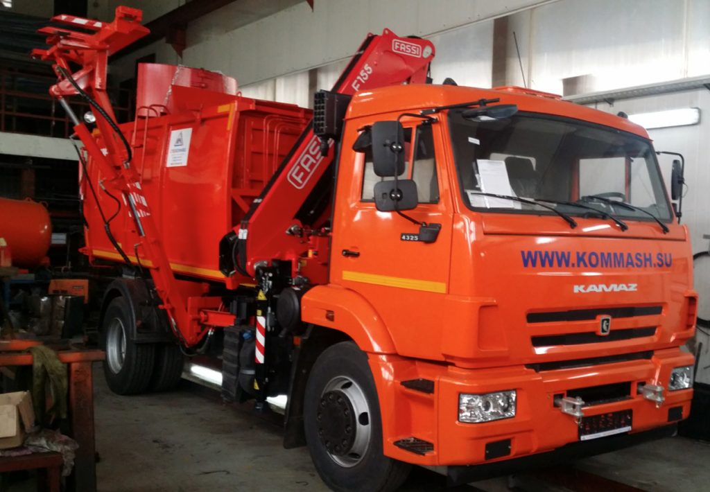 Чтобы как-то развлечься ВАЛЛИ коллекционирует понравившиеся ему предметы, которые находит среди груд мусора .....