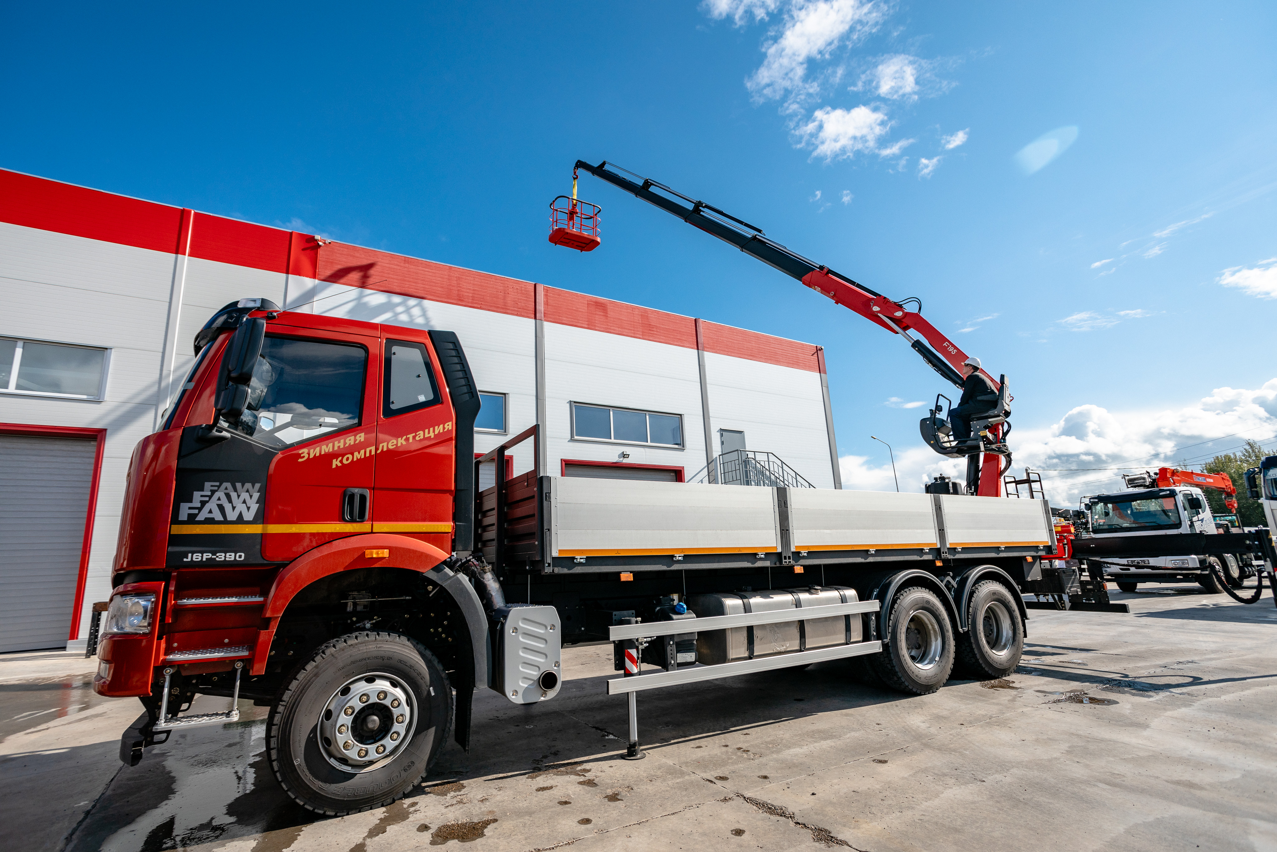 FAW (6х4) J6 CA3250 с КМУ FASSI F215A.0.25 на задний свес / за кабину / по запросу