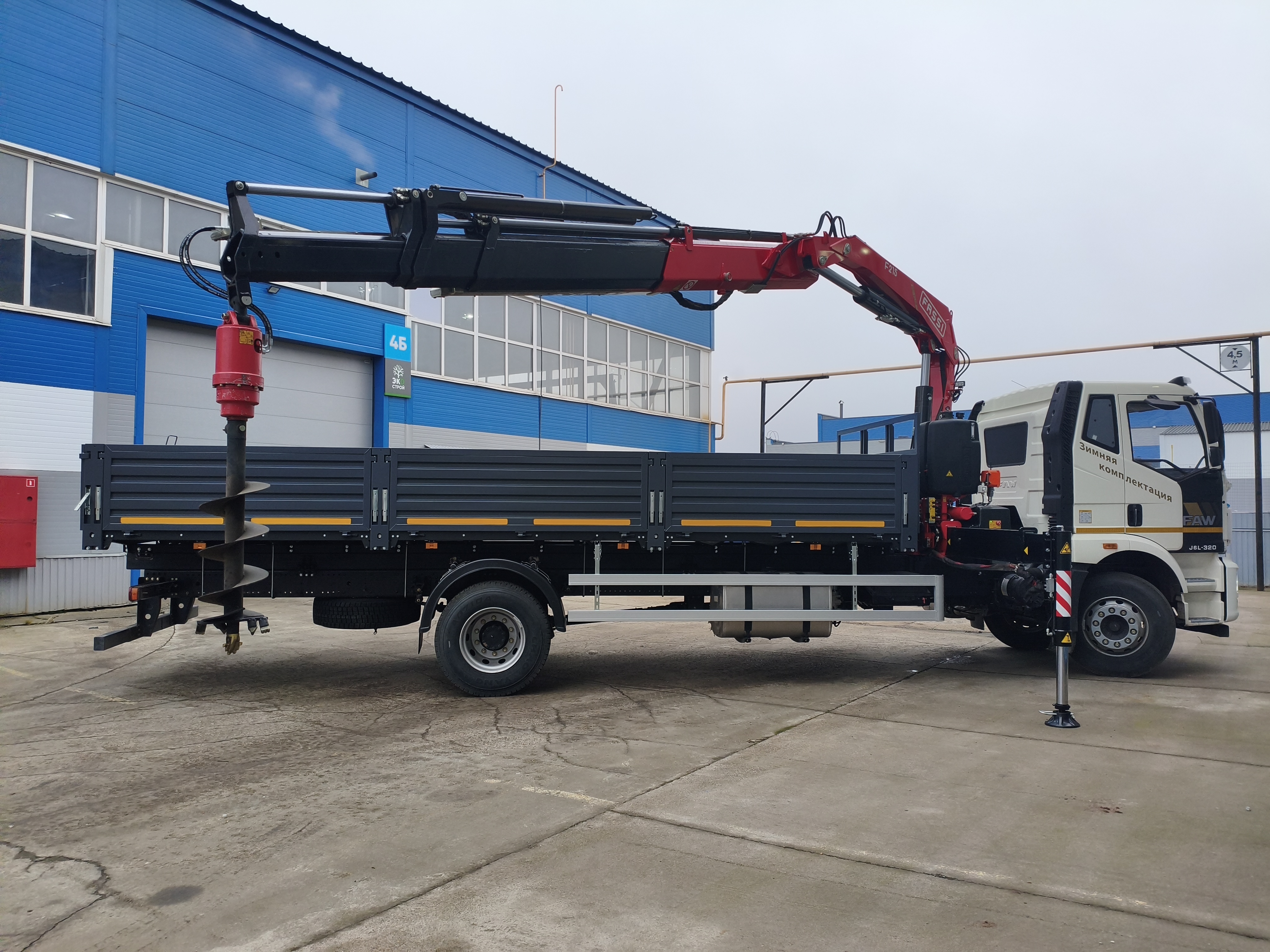 FAW 4x2 (18 т) с КМУ FASSI F215A.0.24 (ВНИМАНИЕ: кран с буром и радиоуправлением)