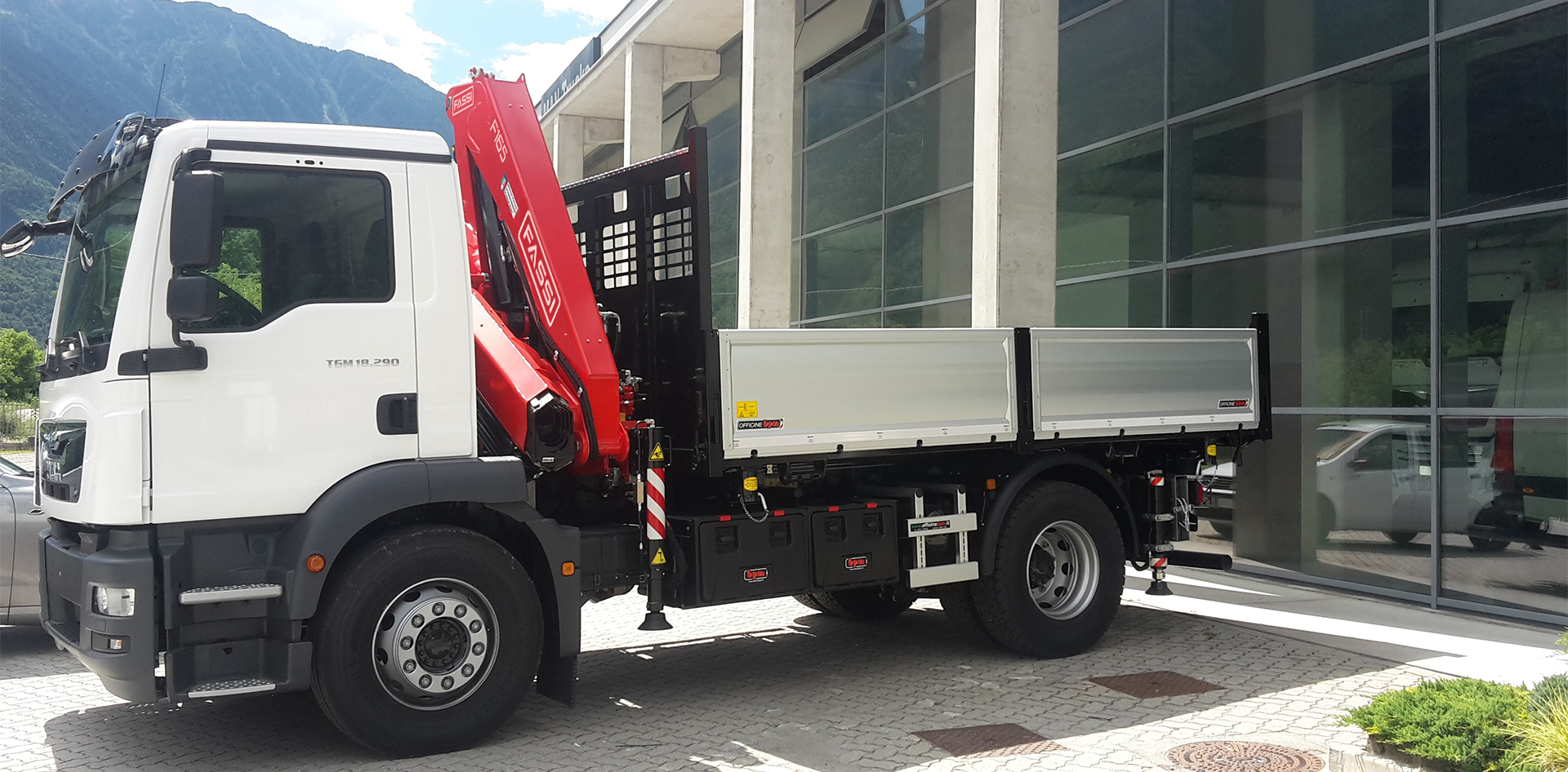 Fassi-truck-crane-F26A-active