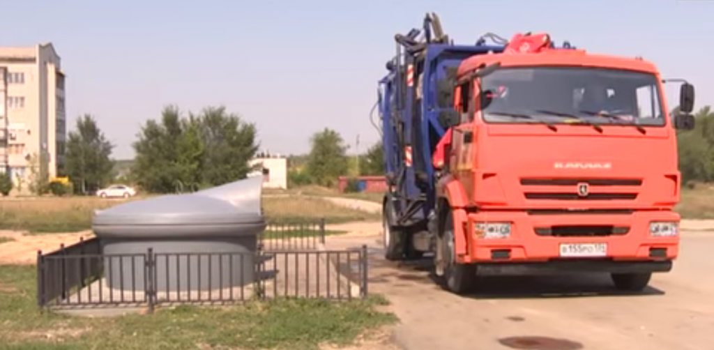 Мусоровоз УМ-16 с КМУ F85B.0.22