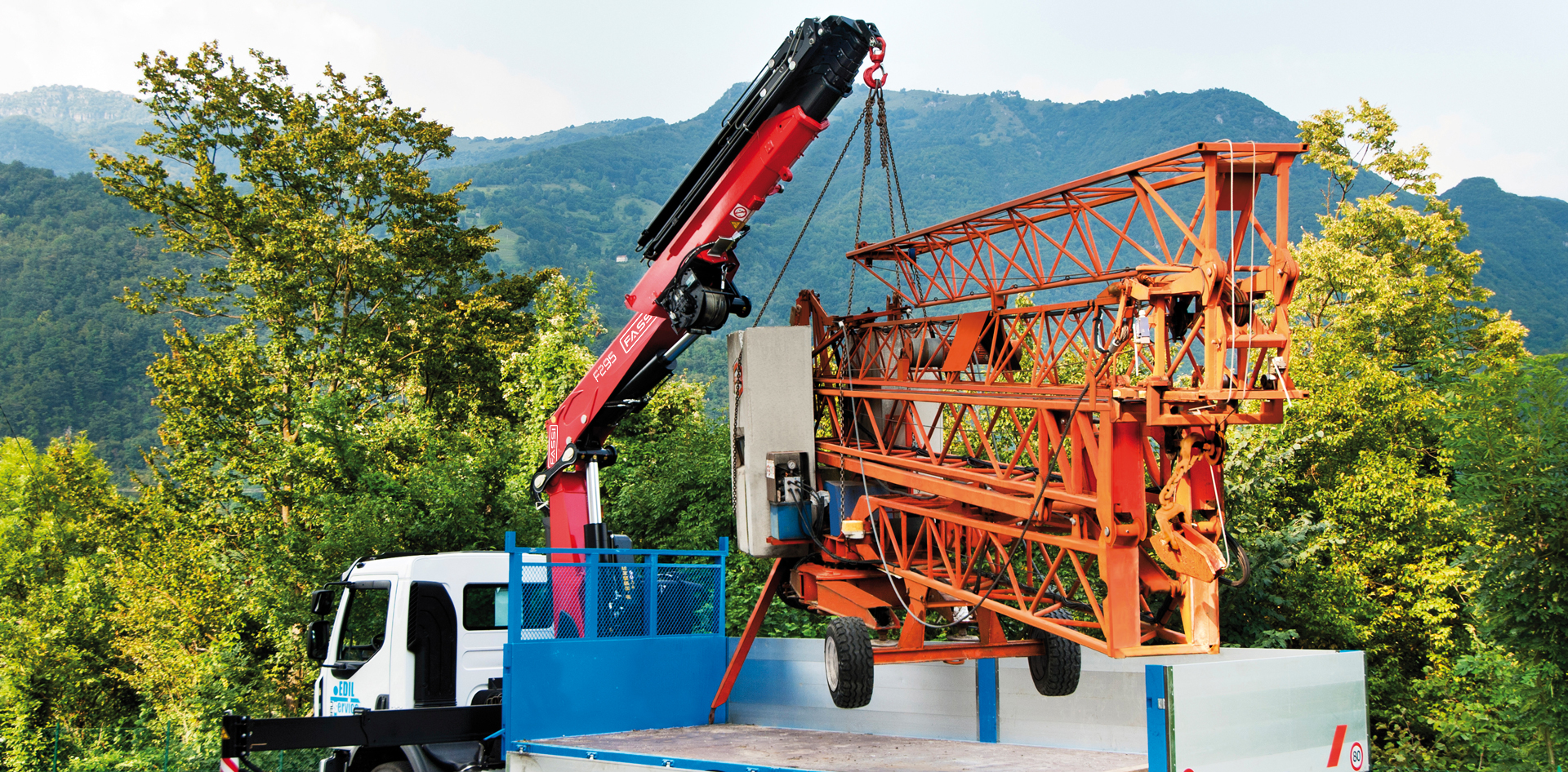 Fassi-truck-crane-F26A-active