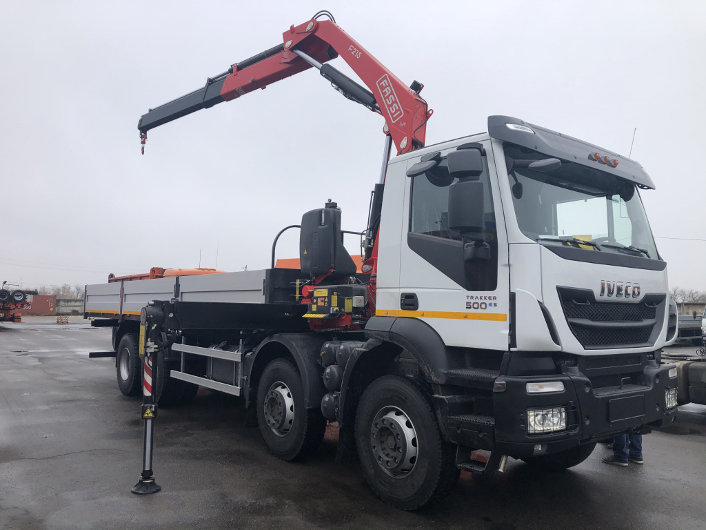 Для работы в карьерах IVECO TRAKKER с КМУ FASSI F215A.0.22